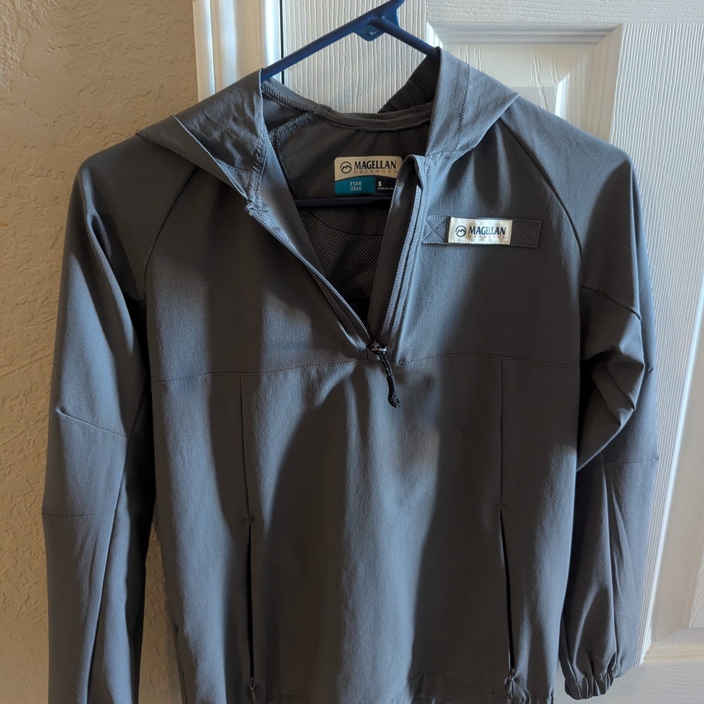 Magellan Outdoors Gray Pullover Jacket